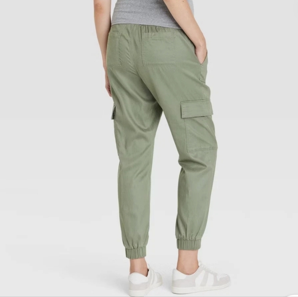 Isabel Maternity by Ingrid & Isabel Over Belly High-Rise Maternity Joggers - Picture 2 of 7